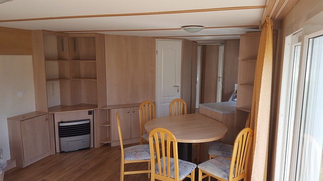 Muller 6 persoons chalet eethoek.jpg