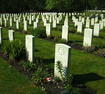 Canadese_begraafplaats_Holterberg_mei_2008.jpg