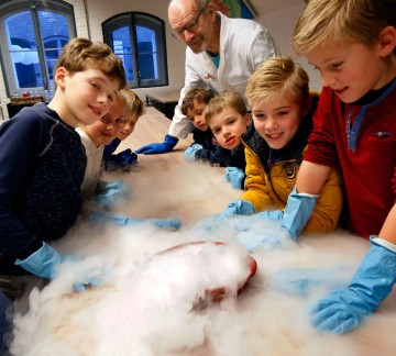 Doe spannende proefjes als een echte professor.jpg